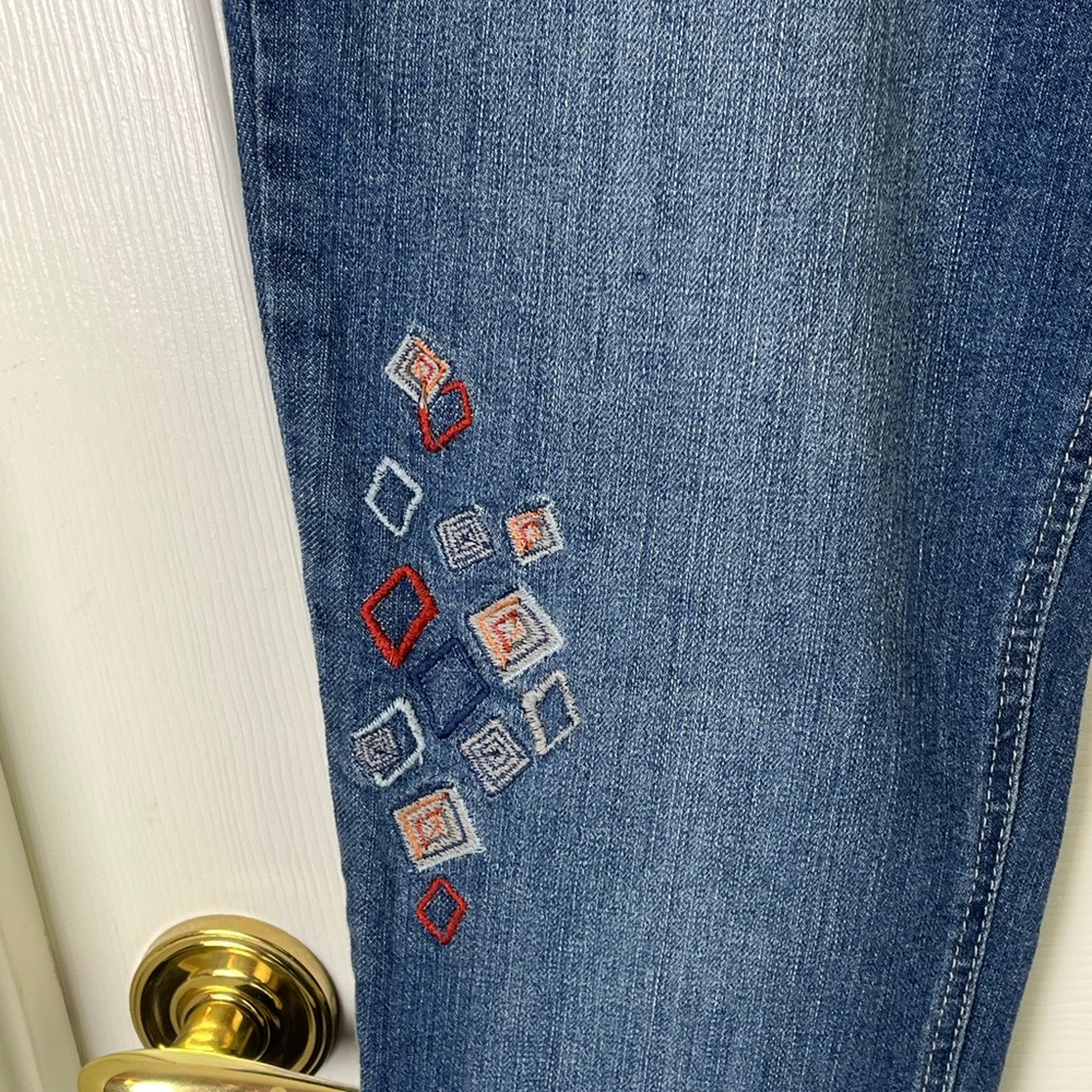 Democracy Girlfriend diamond embroidered jeans, size 6 - Picture 5 of 10